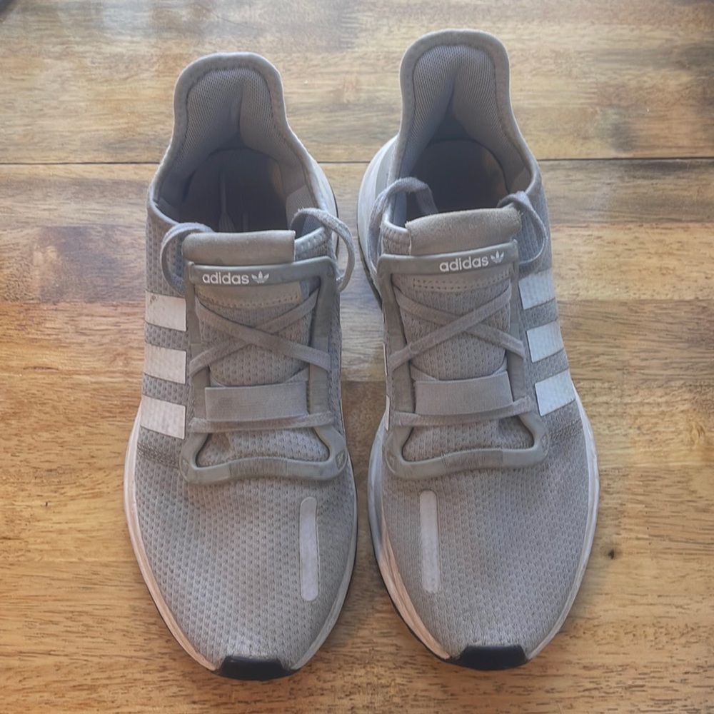 Adidas Tennis Shoes